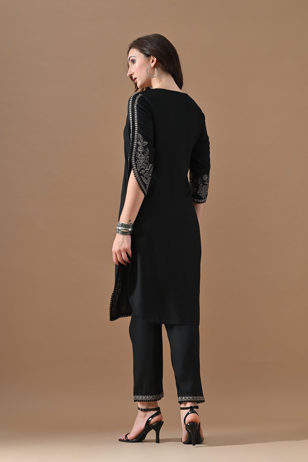 Black Embroidered Kurta Set (2 Piece)