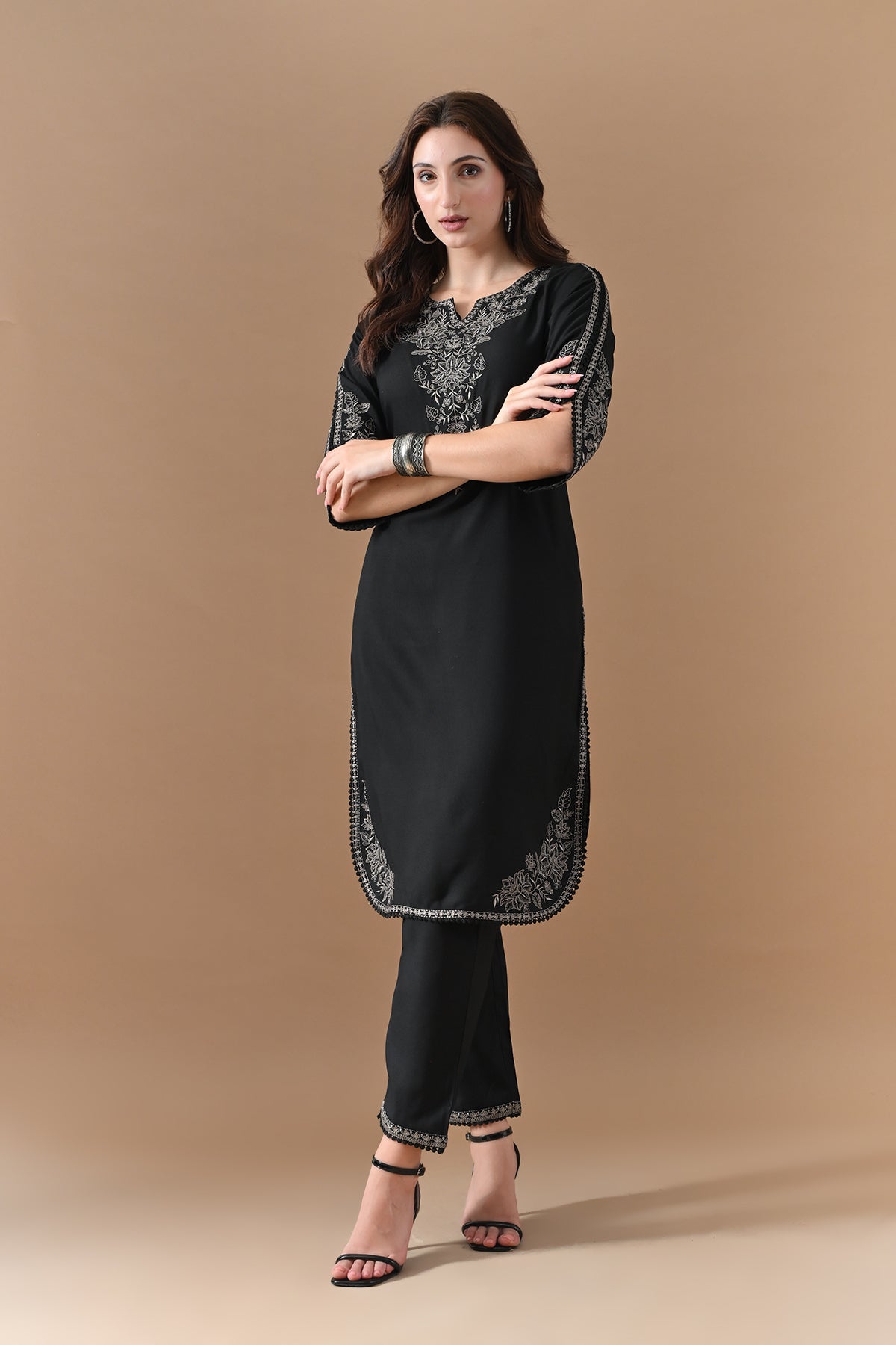 Black Embroidered Kurta Set (2 Piece)