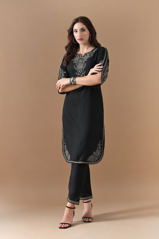 Black Embroidered Kurta Set (2 Piece)