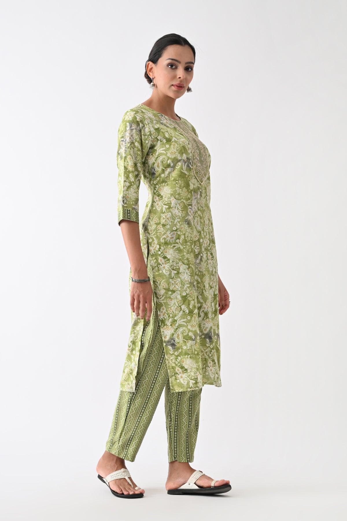 Green Paisley Printed Kurta 3 Pcs Set