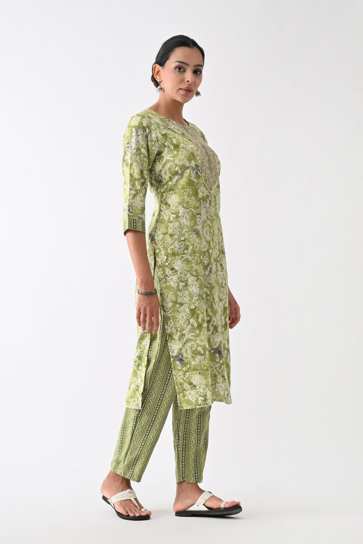 Green Paisley Printed Kurta Set (3 Piece)