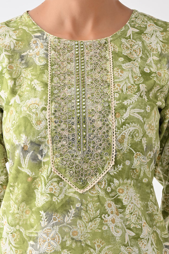 Green Paisley Printed Kurta Set (3 Piece)
