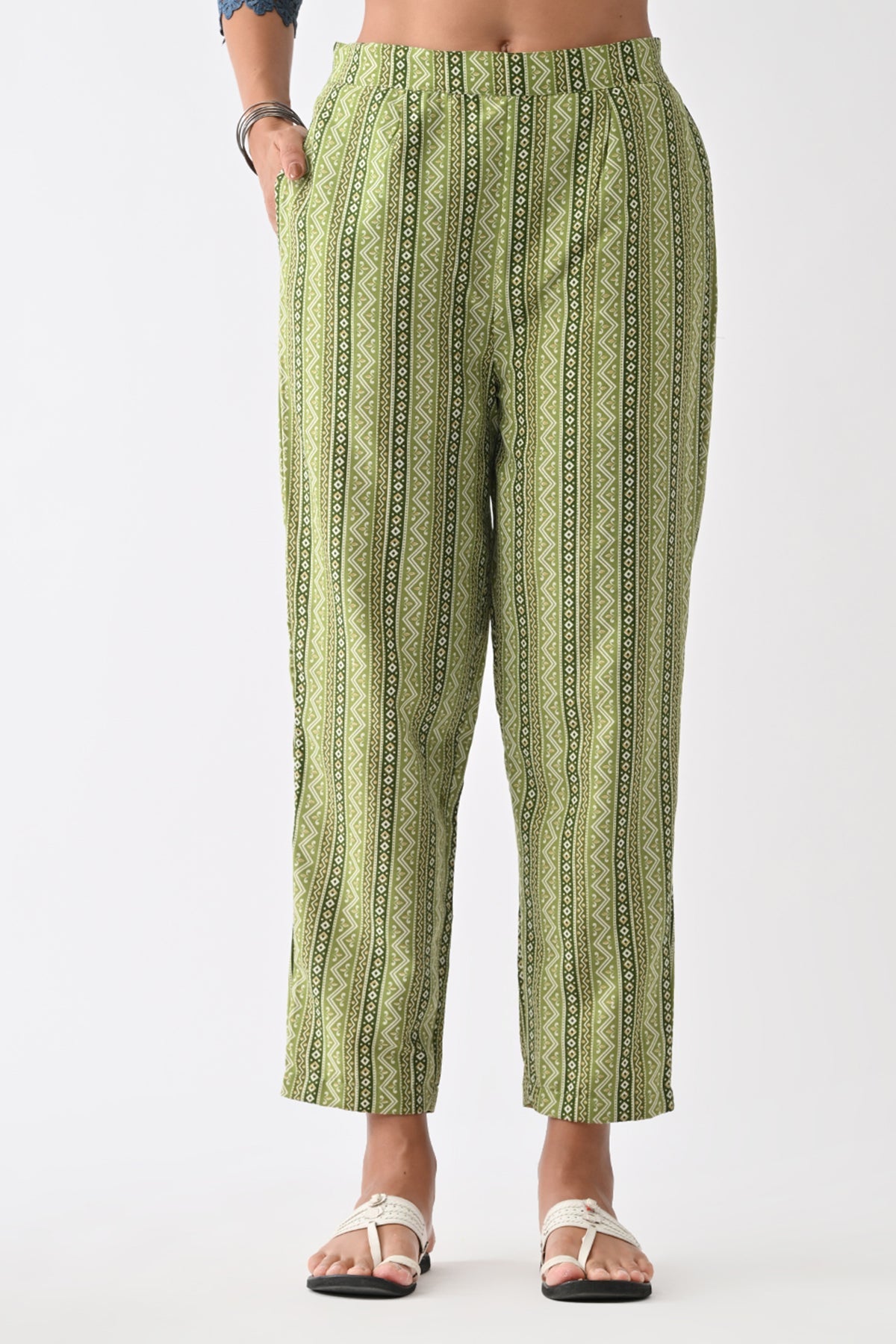 Green Paisley Printed Kurta 3 Pcs Set