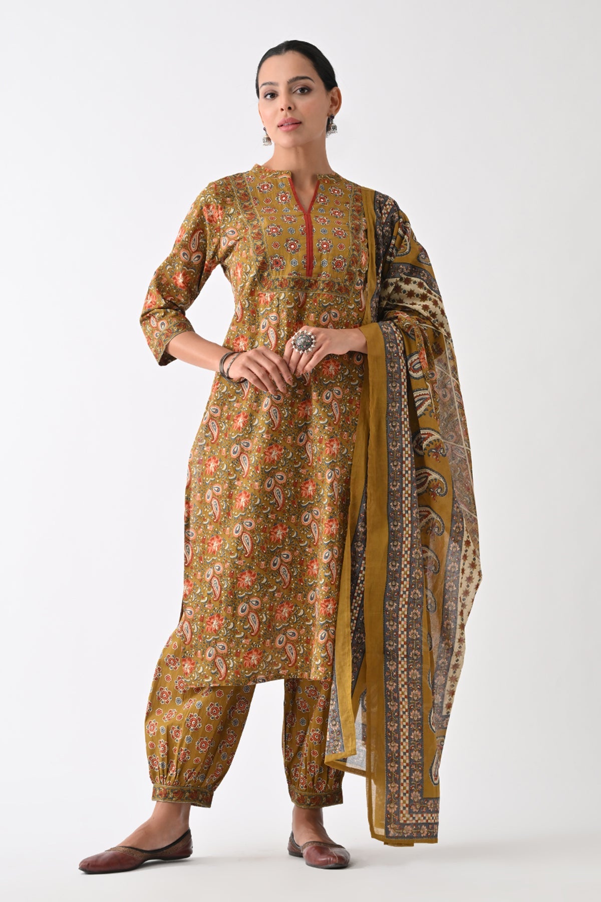 Green Paisley Printed Kurta Set (3 Piece)