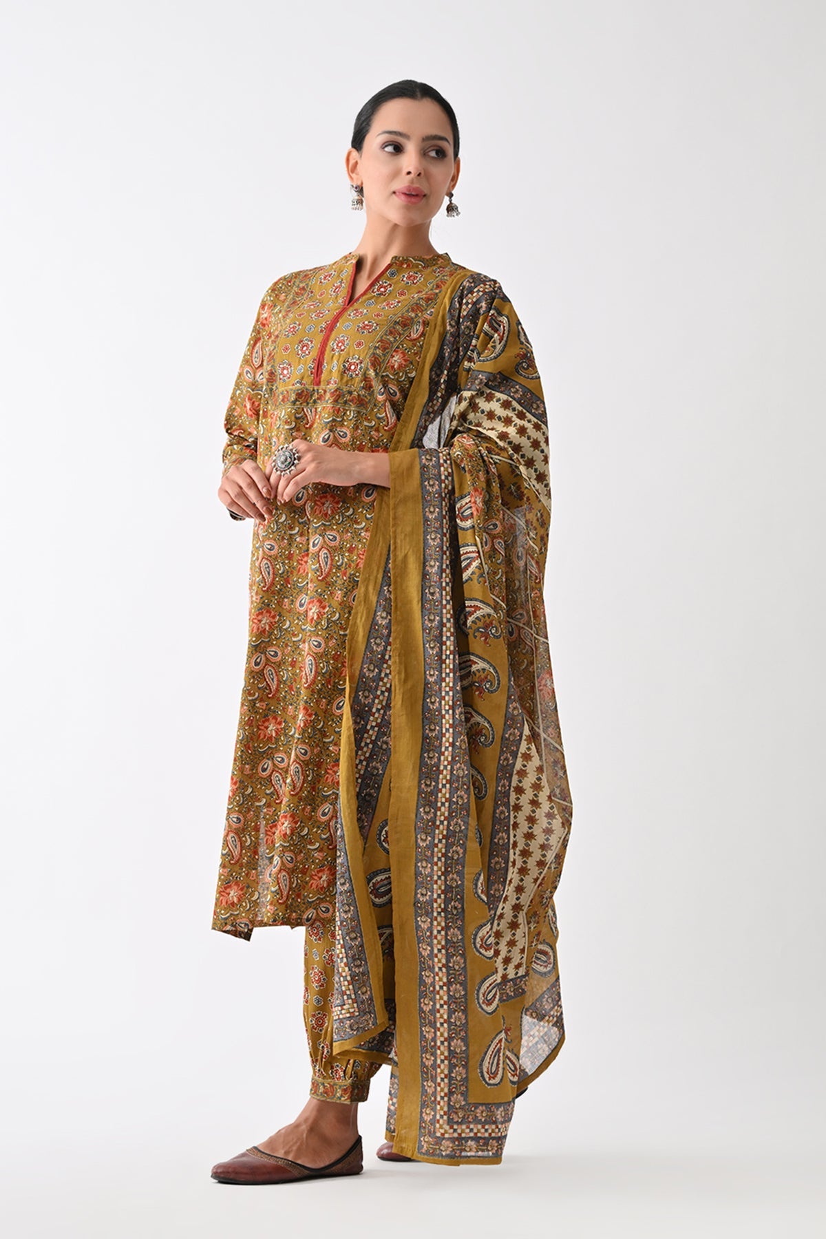 Green Paisley Printed Kurta Set (3 Piece)