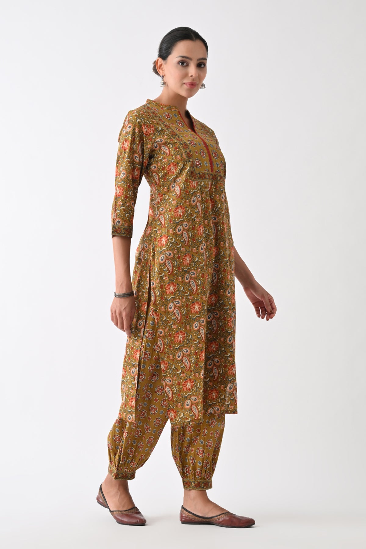 Green Paisley Printed Kurta Set (3 Piece)