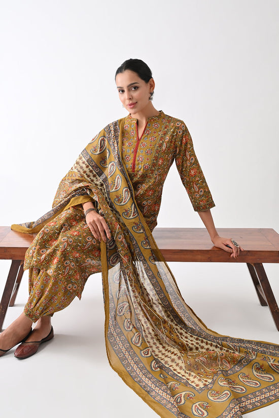 Green Paisley Printed Kurta Set (3 Piece)