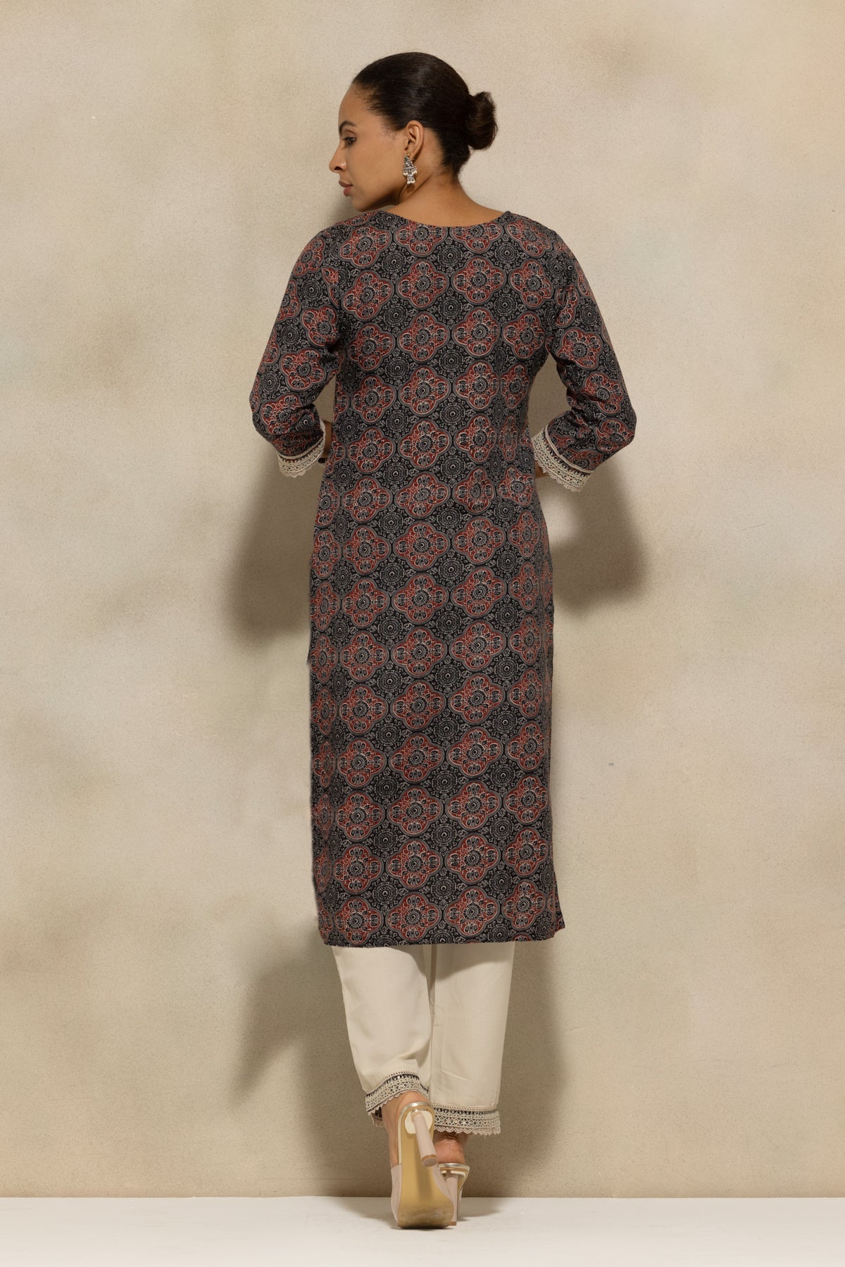 Black Embroidered Kurta 2 Pcs Set