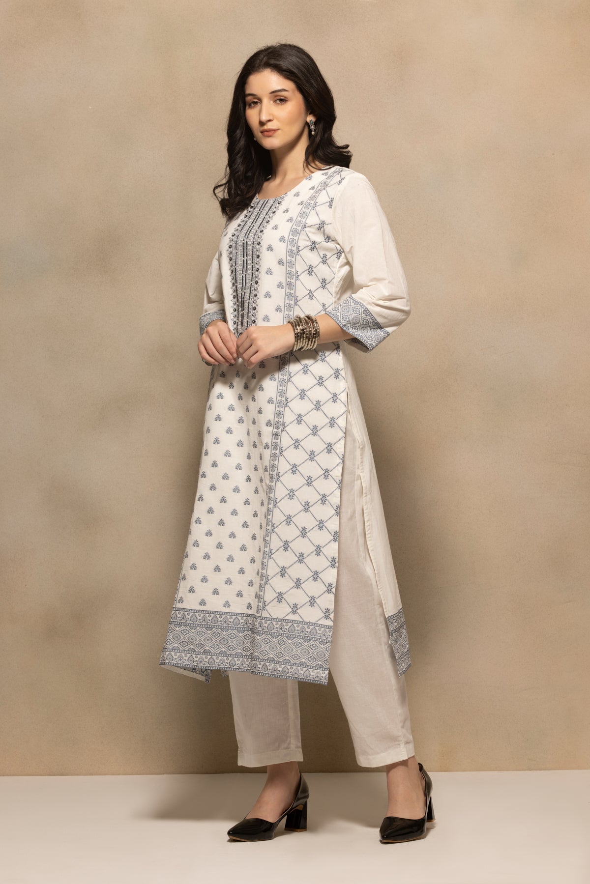 Cream Embellished Kurta 3 Pcs Set