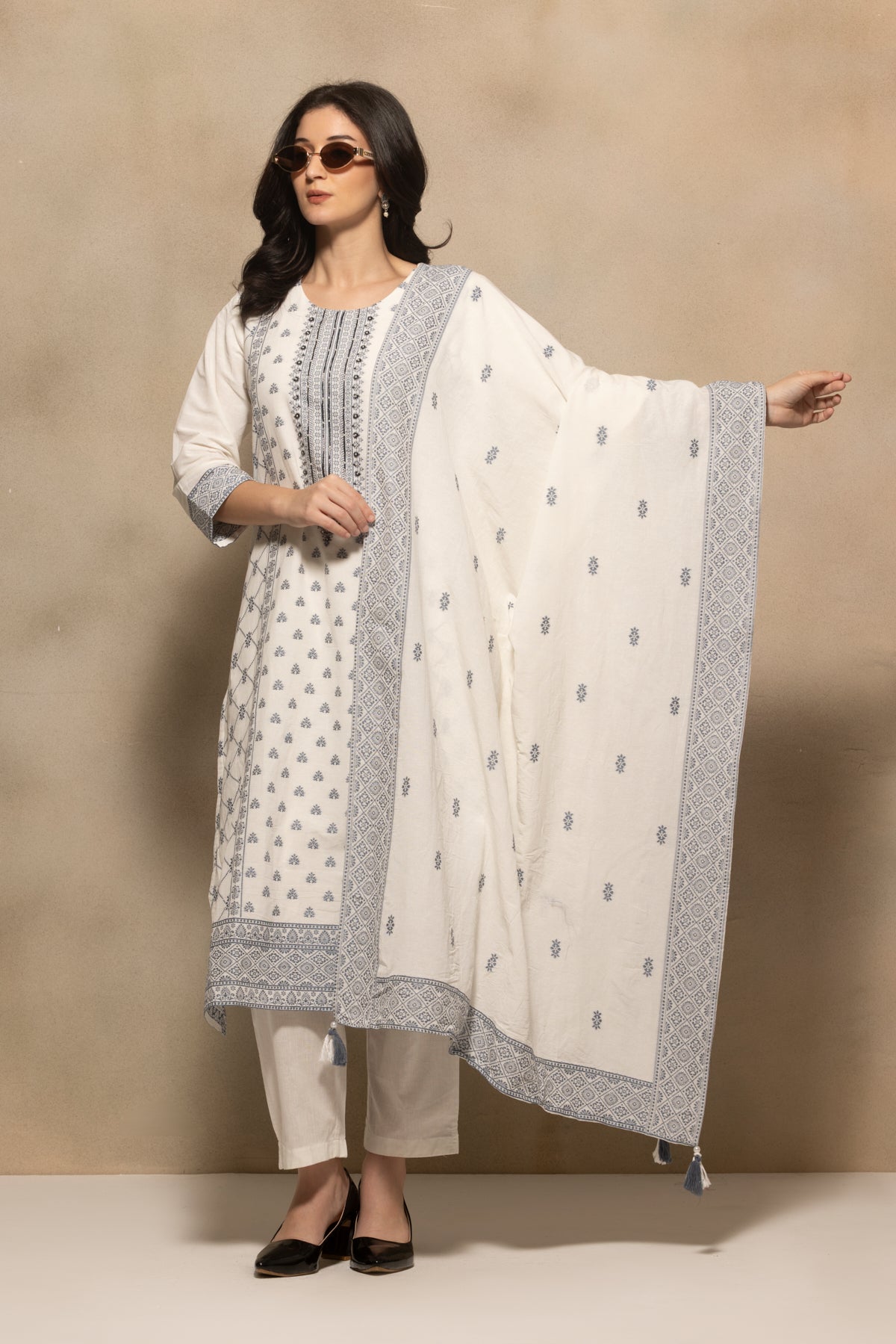 Cream Embellished Kurta 3 Pcs Set