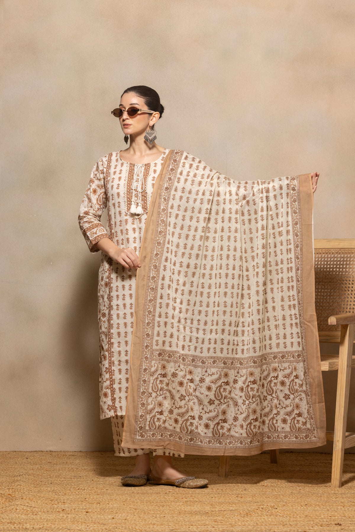 Cream Paisley Printed Kurta 3 Pcs Set