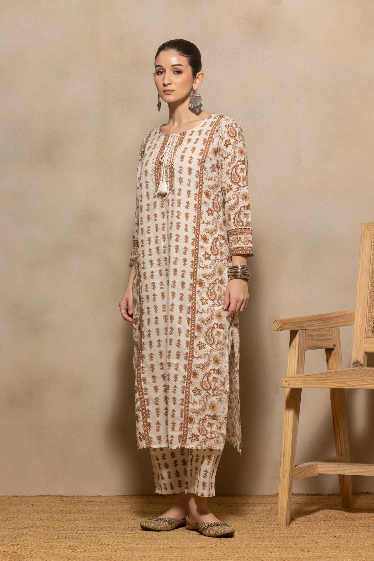 Cream Paisley Printed Kurta 3 Pcs Set