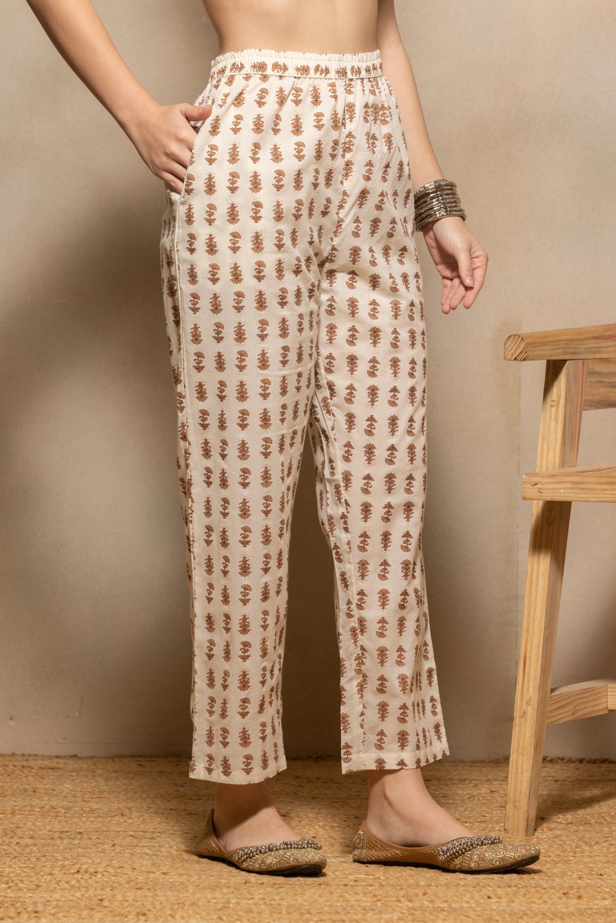 Cream Paisley Printed Kurta 3 Pcs Set