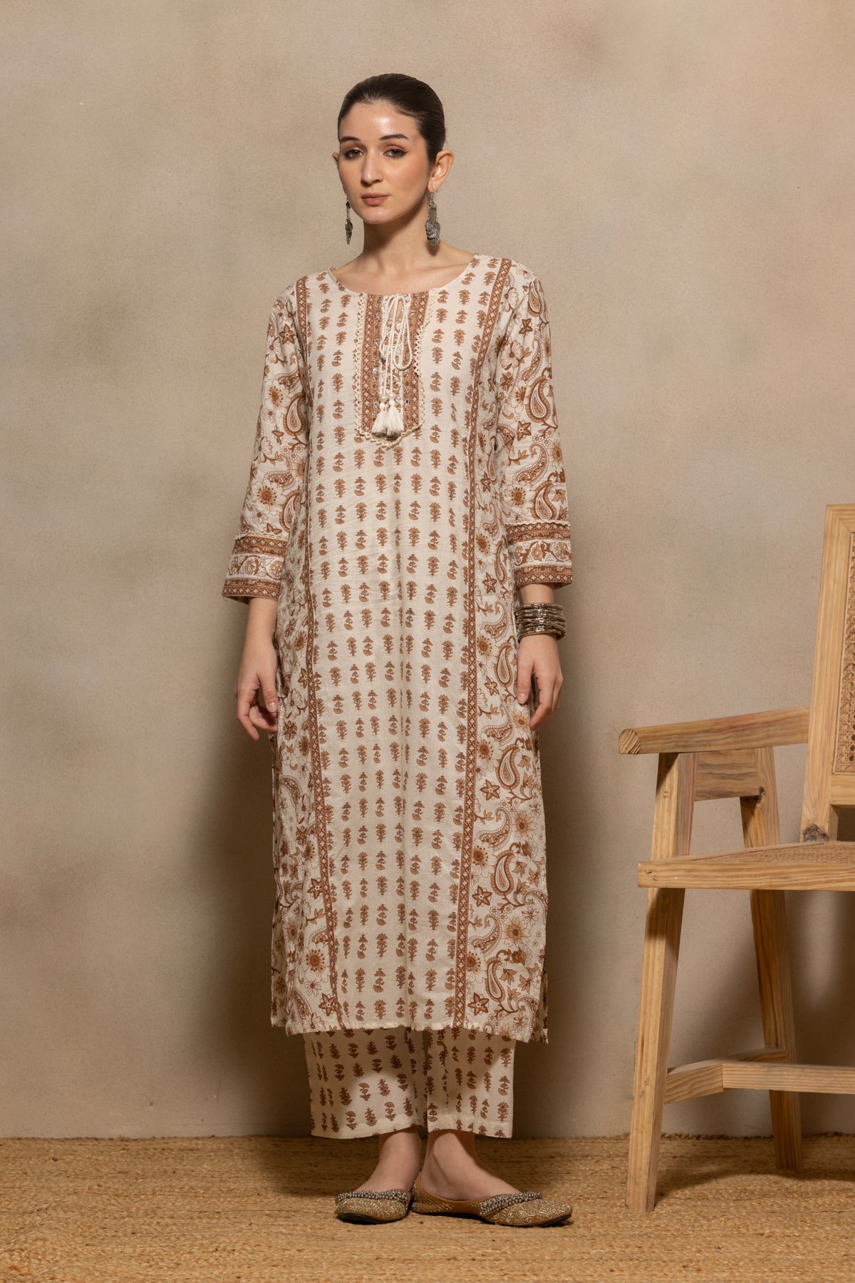 Cream Paisley Printed Kurta 3 Pcs Set