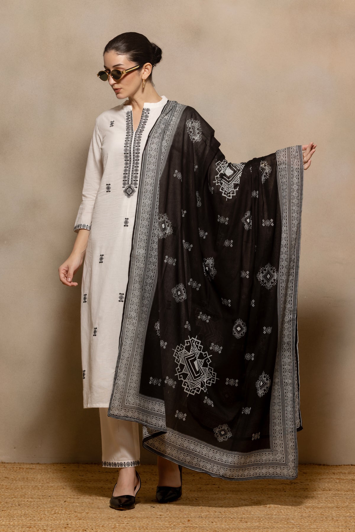 Cream Embroidered Kurta 3 Pcs Set