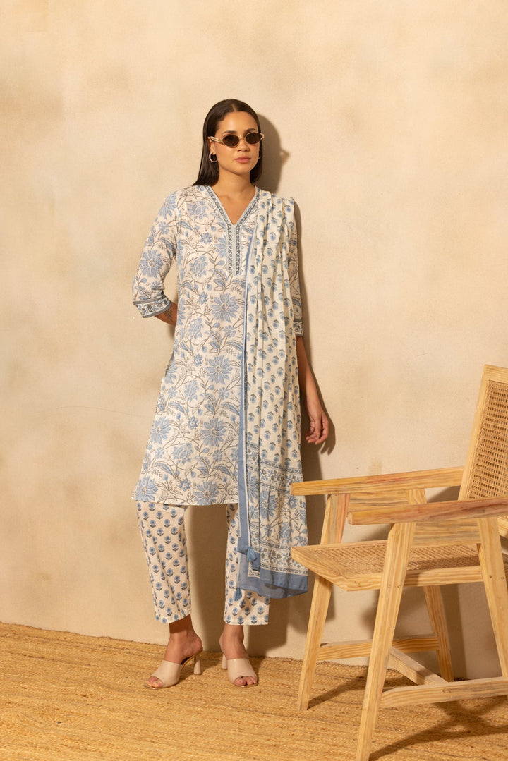 White Floral Printed Kurta 3 Pcs Set
