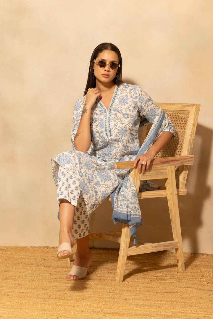 White Floral Printed Kurta 3 Pcs Set