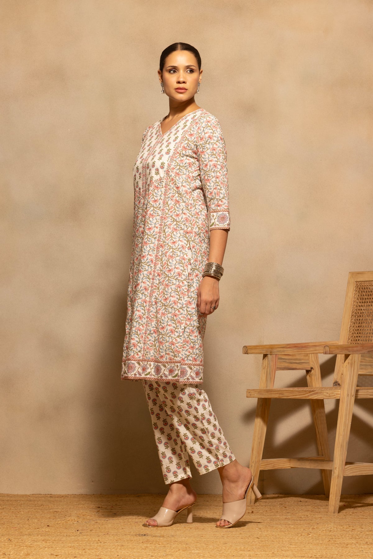 Cream Floral Printed Kurta 3 Pcs Set