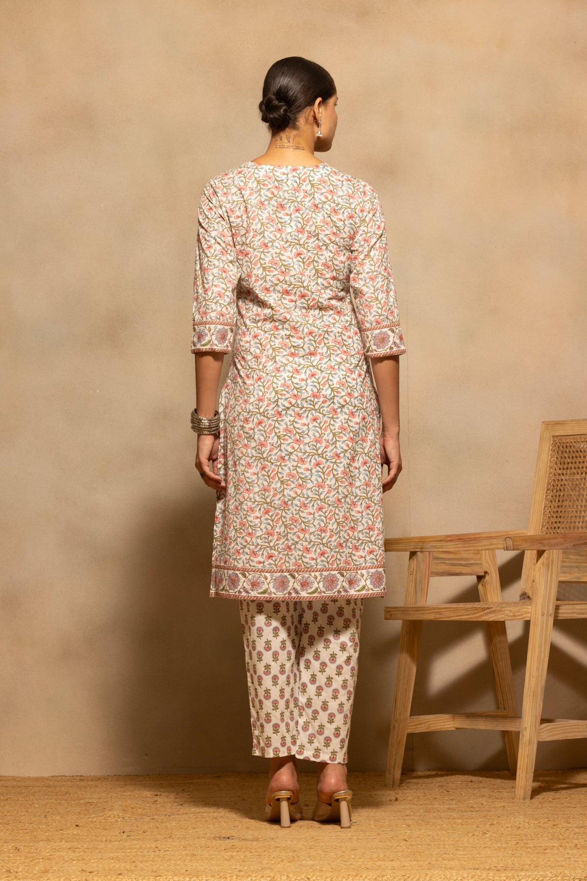 Cream Floral Printed Kurta 3 Pcs Set