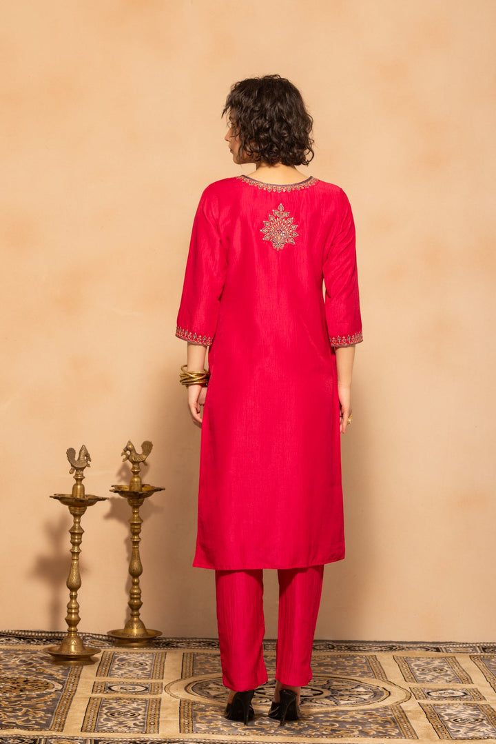 Pink Embroidered Kurta 3 Pcs Set
