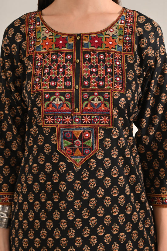Black Paisley Printed Kurta