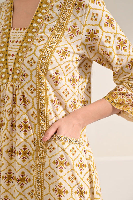 Cream Printed Flared Kurta 3 Pcs Set