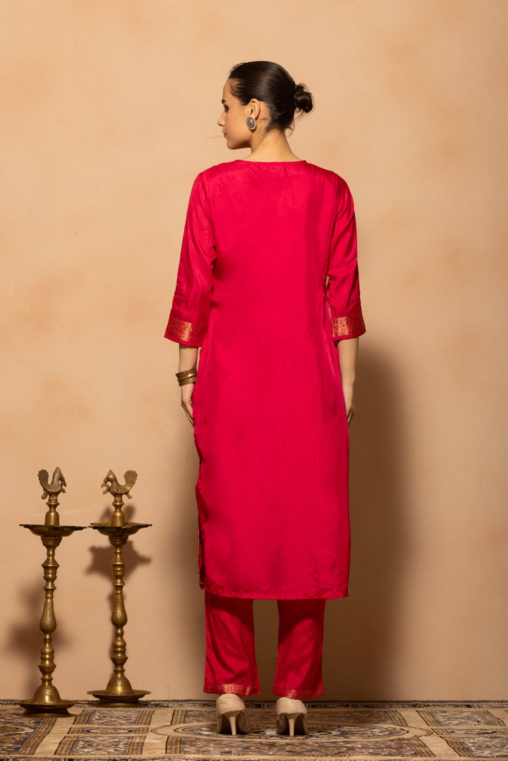Pink Embellished Kurta 3 Pcs Set