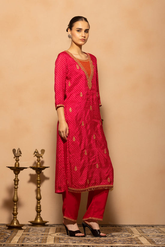 Magenta Embellished Kurta 3 Pcs Set
