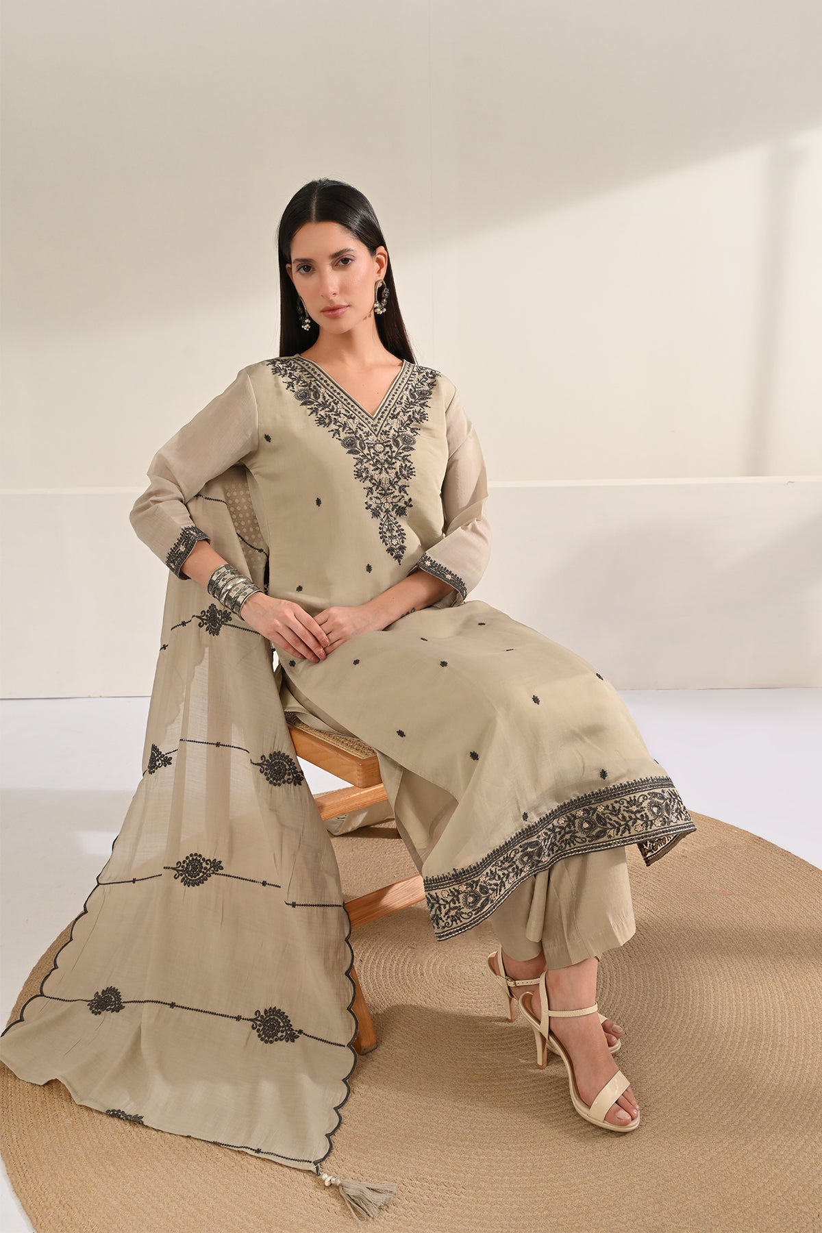 Grey Embroidered Kurta 3 Pcs Set